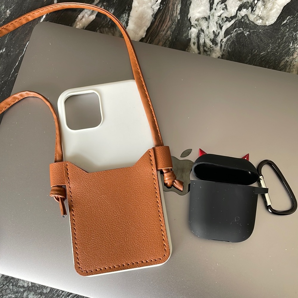 IPhone 12 & AirPod case set